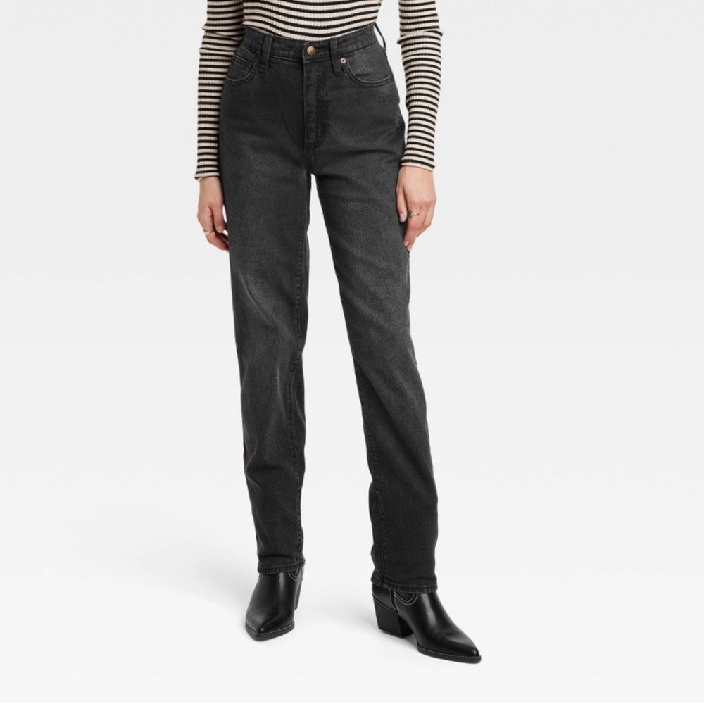 90s high rise, straight leg jeans. Size 6 available.